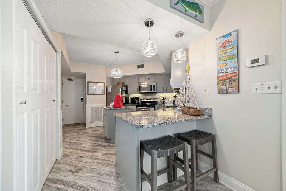 Breakfast bar and kitchen
