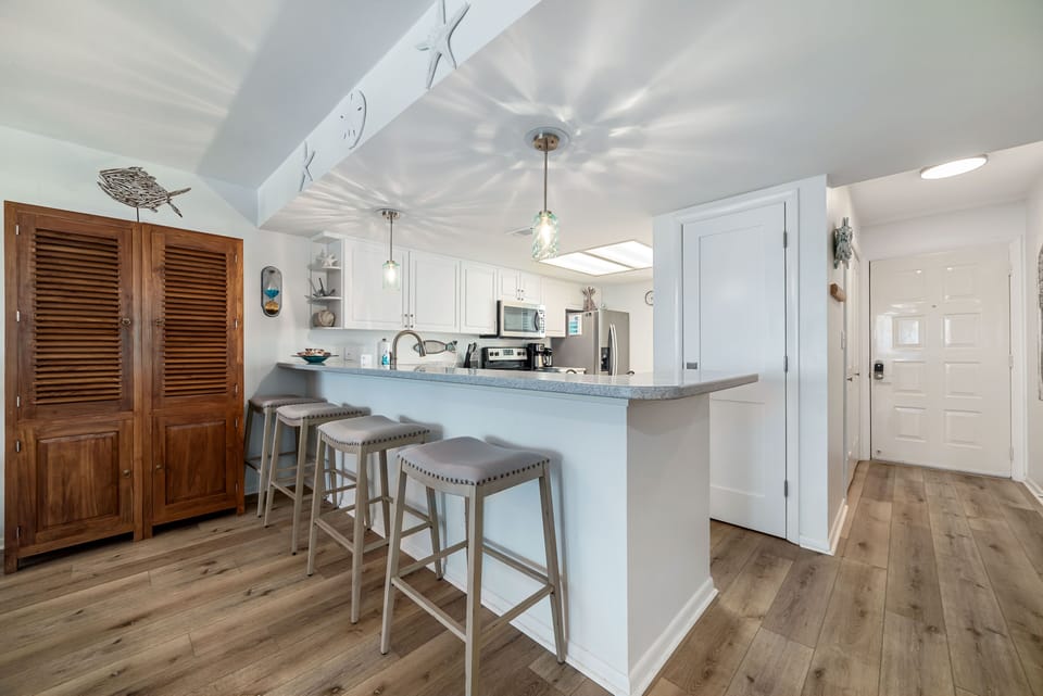 Breakfast bar and kitchen