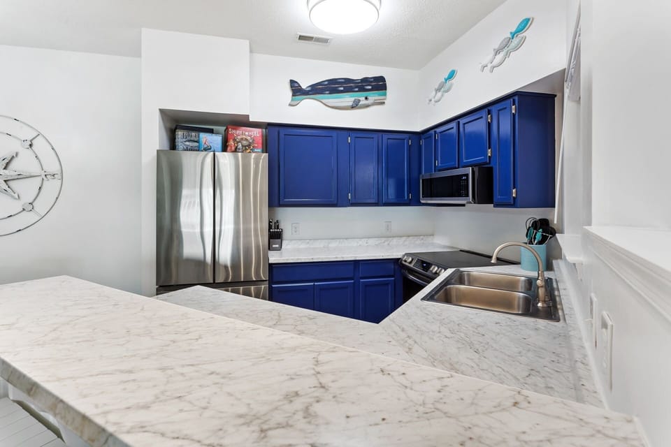 Prep a delicious meal in the modern Kitchen to enjoy at the Counter Bar or the Dining Area together.