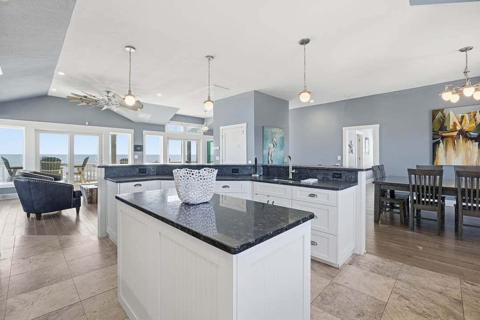 Top-Level Kitchen with Bar (seats 6)