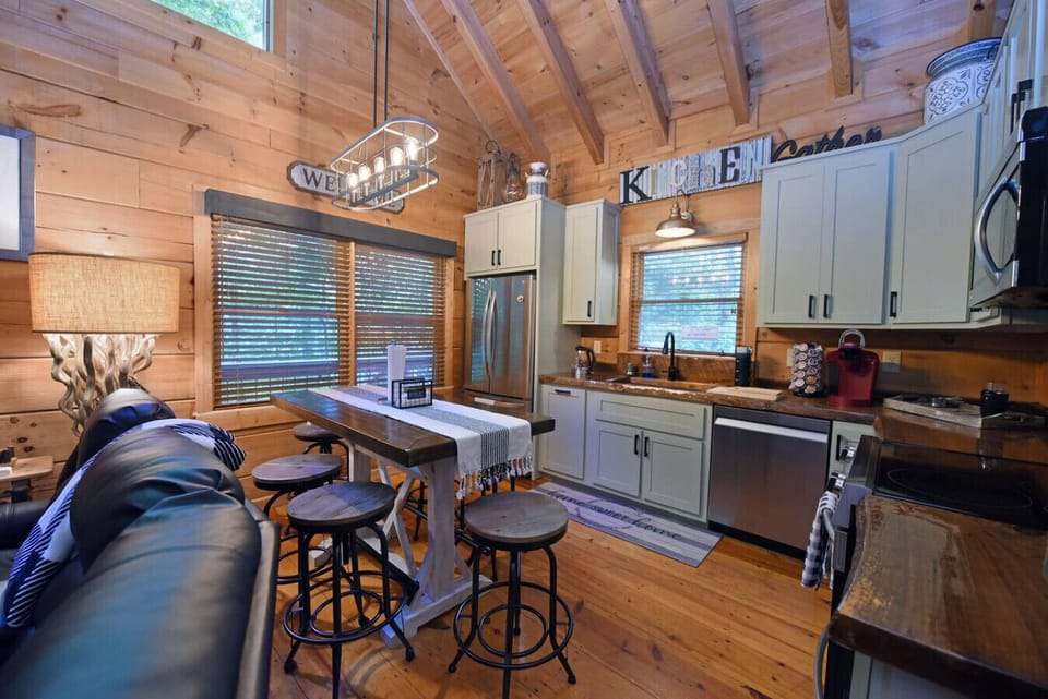 Elegant Escape Cherry Log GA cabin rental