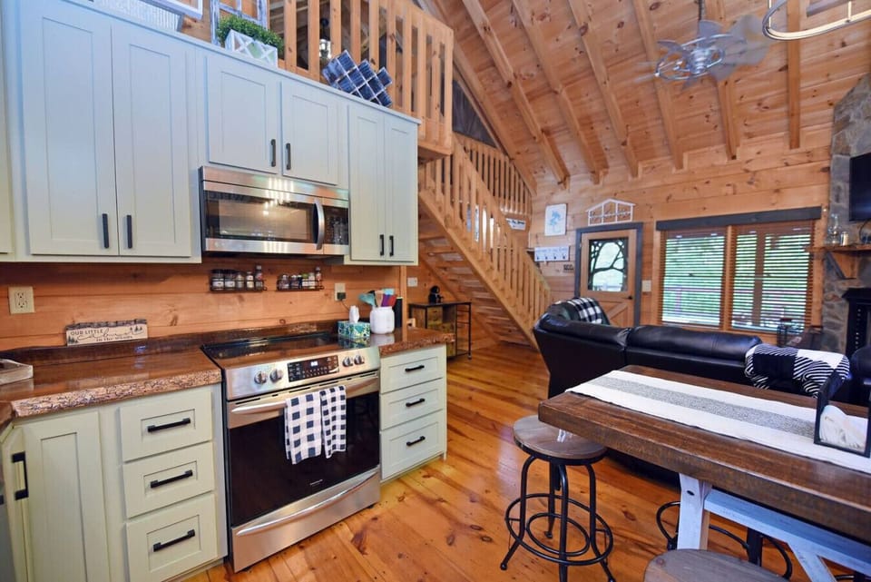 Elegant Escape Cherry Log GA cabin rental