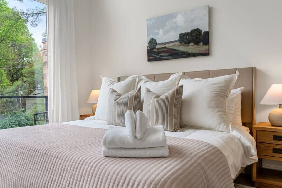 Bedroom Retreat: Bright & airy room with plush pillows and serene nature views!