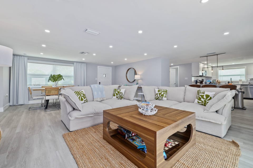 Very spacious living area