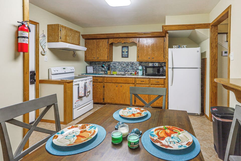 Dining Area/Kitchen | 1st Floor | Dishware/Flatware | Cooking Basics