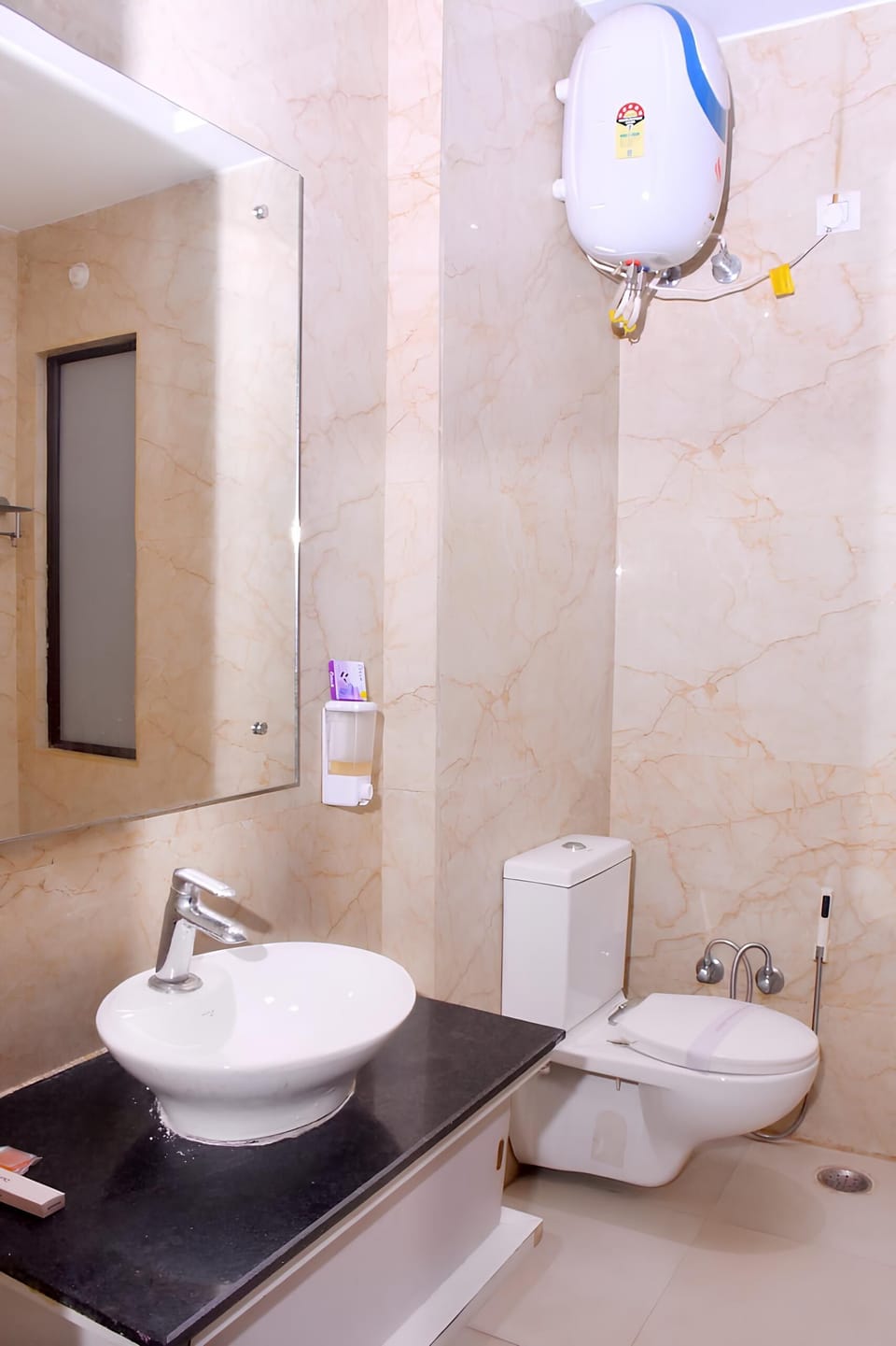 Executive Suite | Bathroom | Shower, rainfall showerhead, free toiletries, bidet