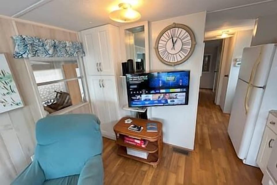 Living Room with Queen Sleeper Sofa + Smart TV + Spectrum Cable + AC 