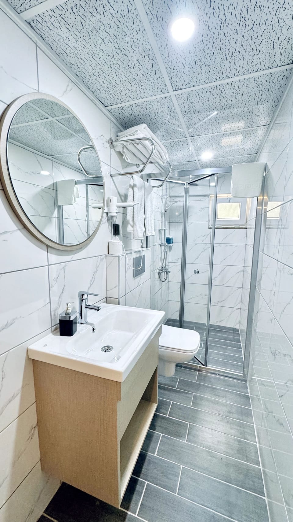 Shower, rainfall showerhead, free toiletries, hair dryer