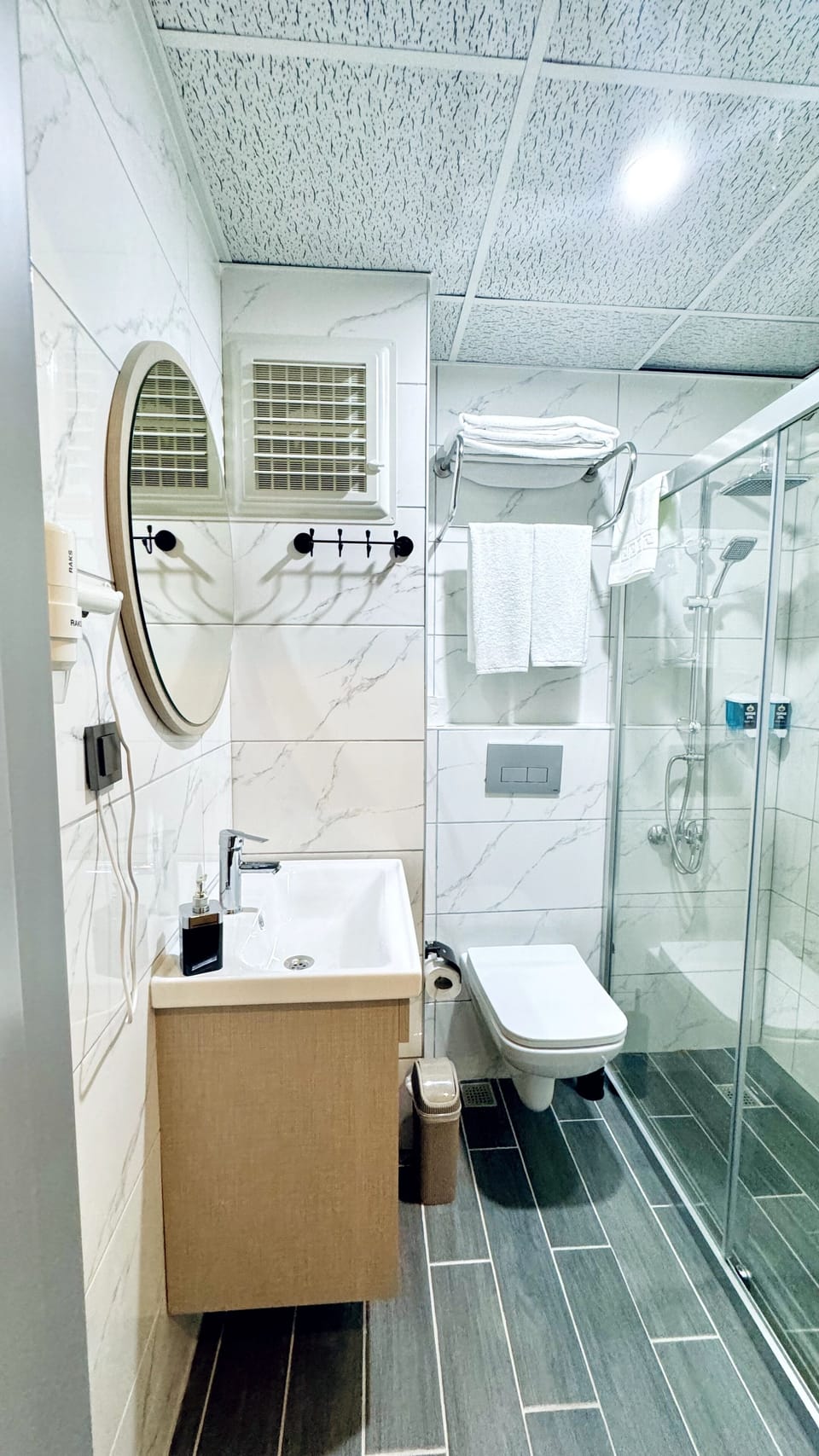 Shower, rainfall showerhead, free toiletries, hair dryer