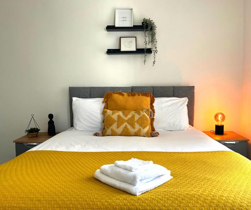 Economy Double or Twin Room | Premium bedding, desk, laptop workspace, iron/ironing board
