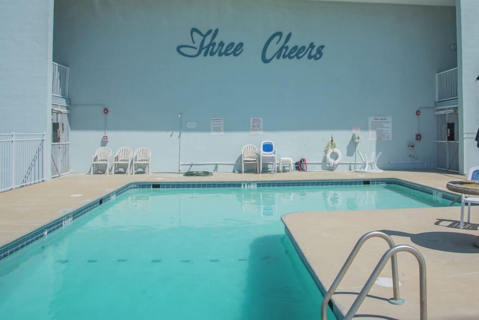 Large  sun deck! 