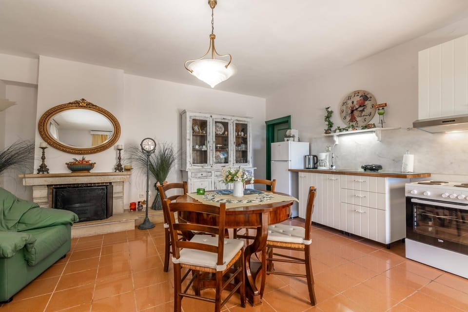 House | 7 bedrooms, soundproofing, Internet