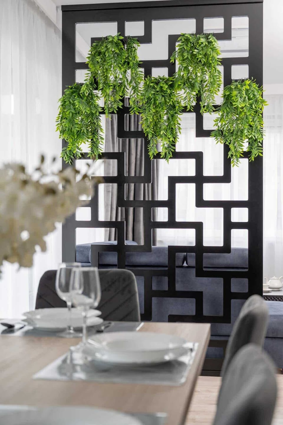 Dining table and chairs for 6 people