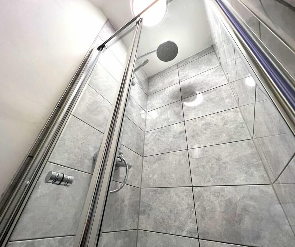 Double Room, Ensuite, Garden View | Bathroom | Hair dryer