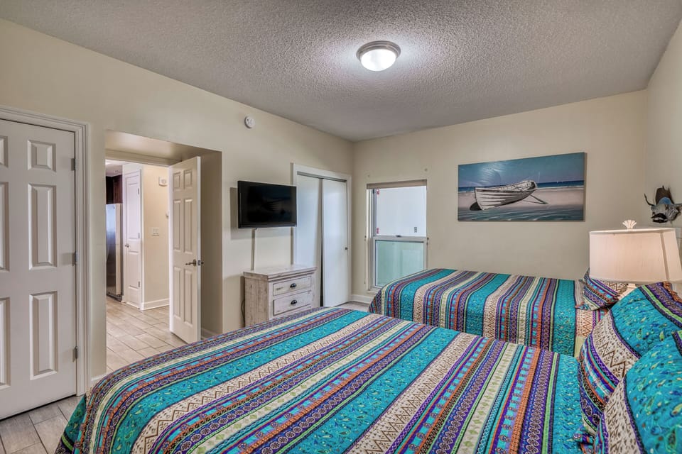 2nd bedroom with 2 queen beds