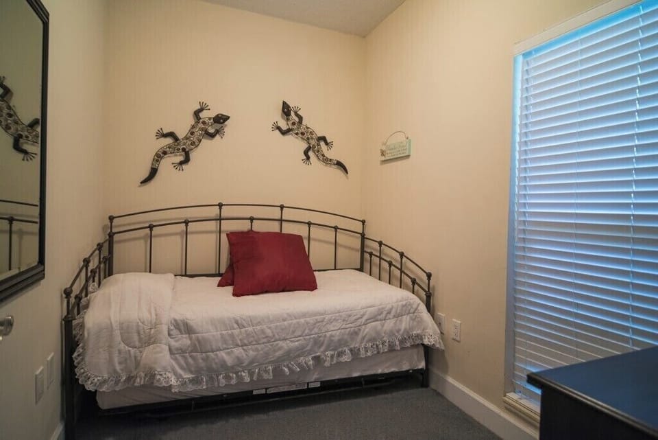 Twin bed in the 3rd bedroom