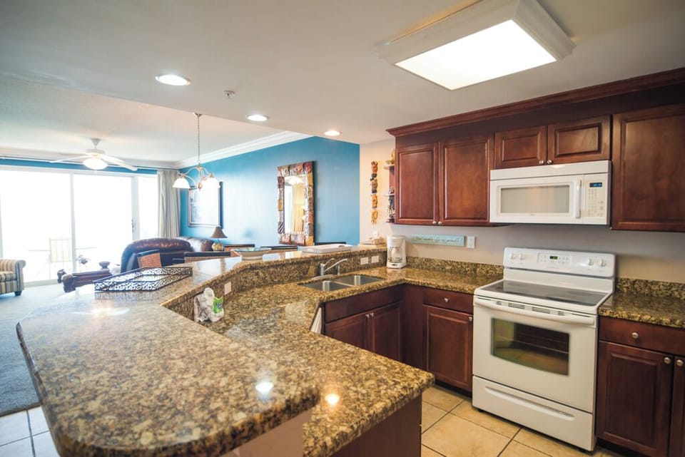 Full kitchen
