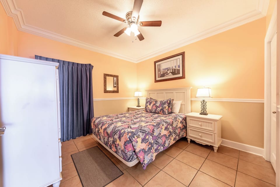 Bedroom with a king size bed