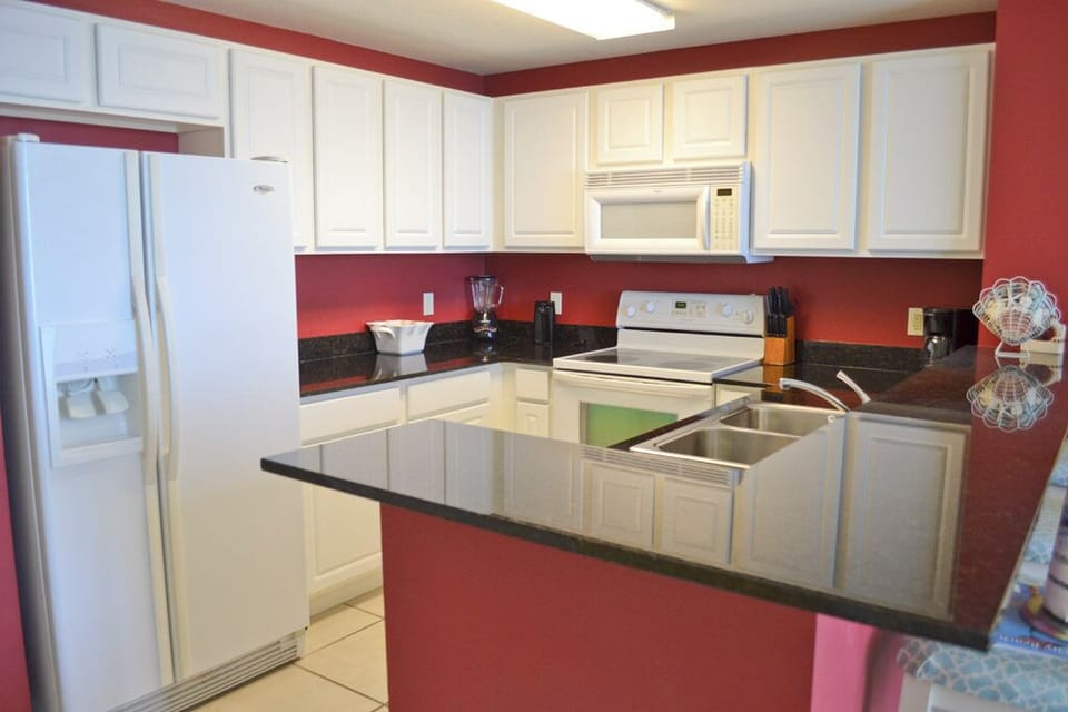 Full kitchen