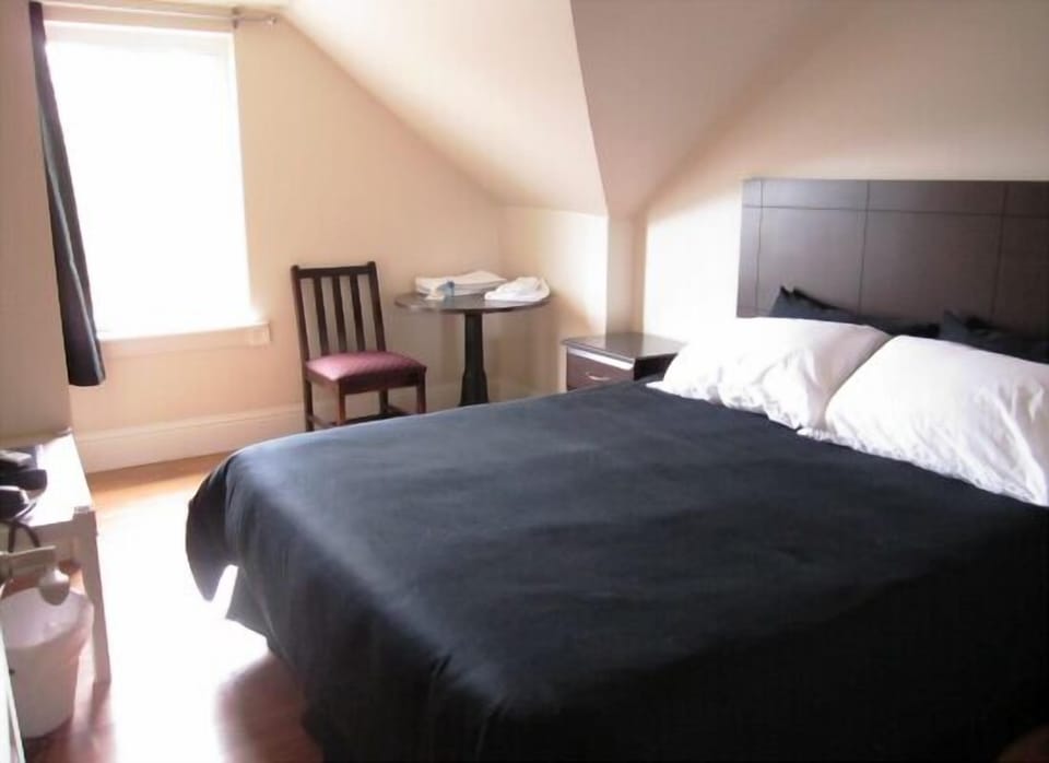 Room, 1 Queen Bed, Non Smoking | Free WiFi