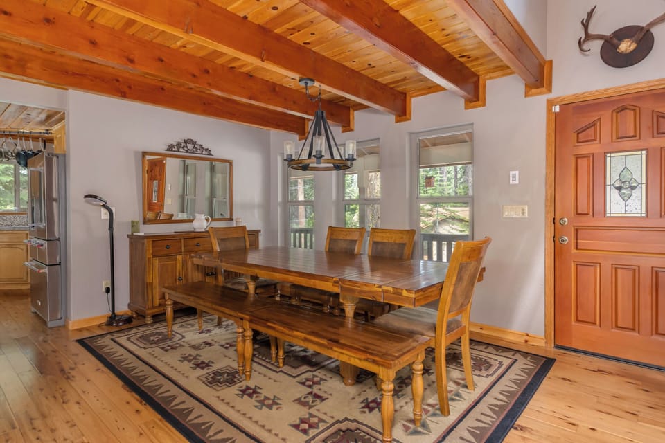 Dining Area 1
