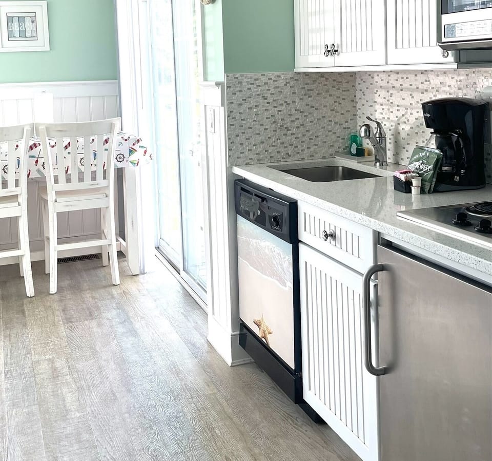 Condo | Private kitchen | Fridge, microwave, stovetop, dishwasher