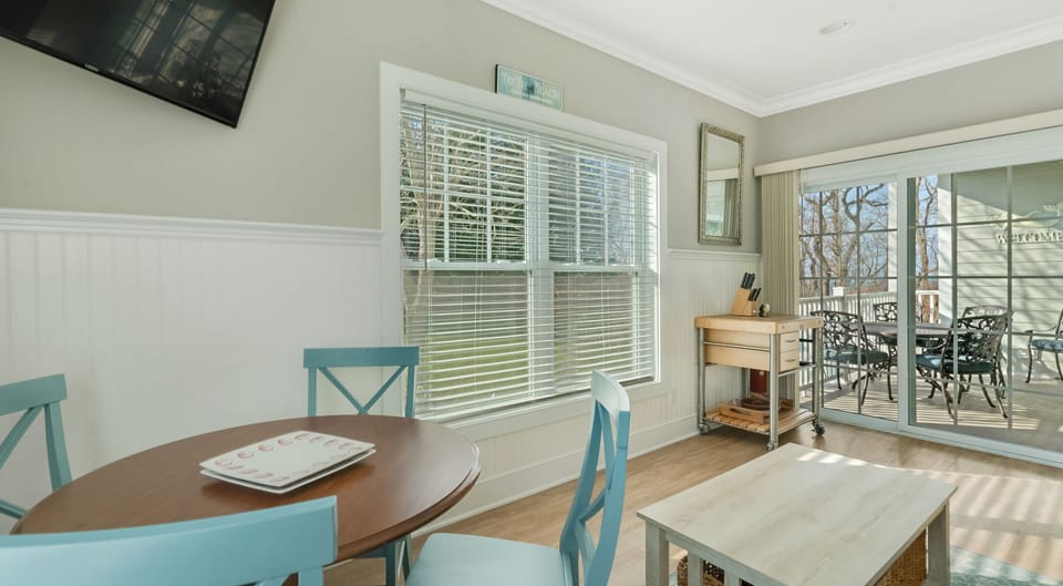 Lawn Side, First Floor, Accessible | Living area | Flat-screen TV