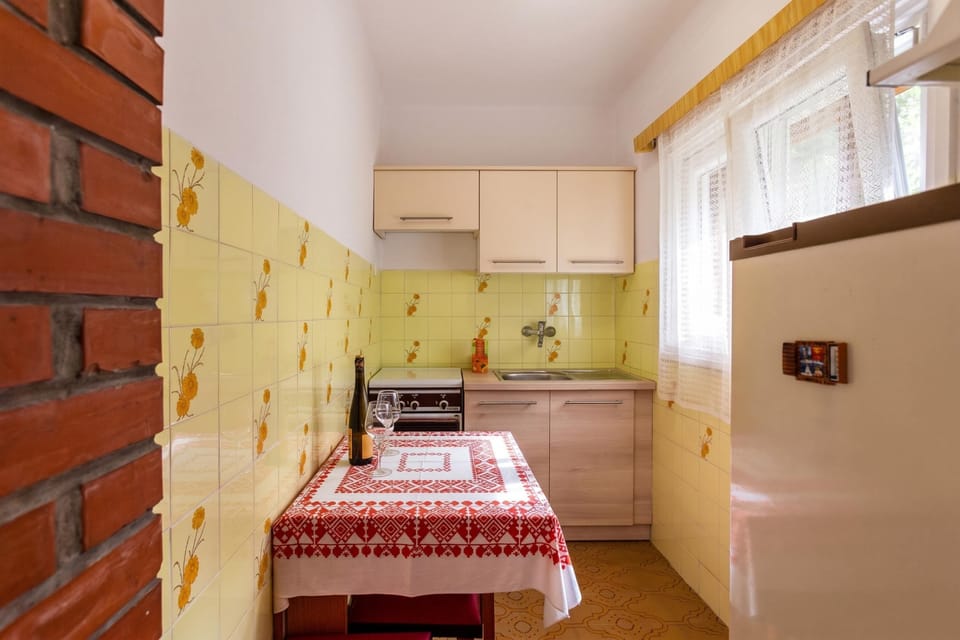Standard House, 2 Bedrooms, 2 Bathrooms, Lakeside (House Hortenzia Lake View) | Private kitchen