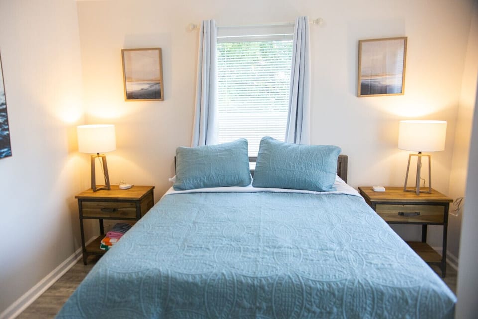 Another view of the bedroom, I'm running out of things to say