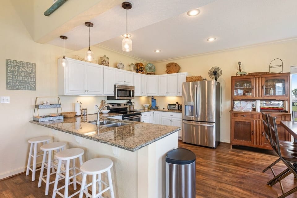 House, 4 Bedrooms | Private kitchen | Fridge, coffee/tea maker