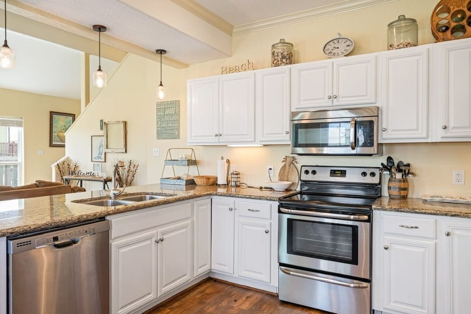 House, 4 Bedrooms | Private kitchen | Fridge, coffee/tea maker