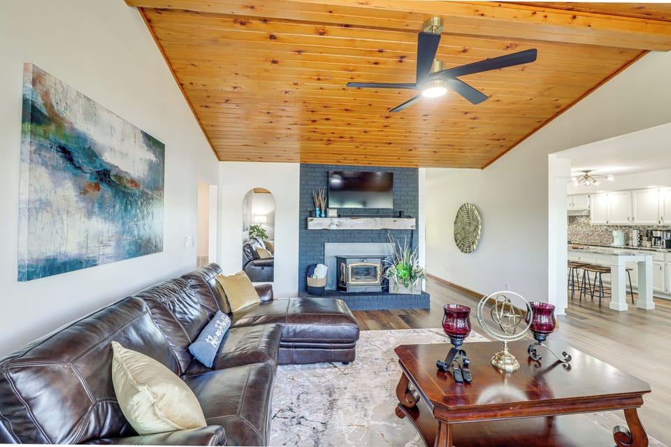 House (5 Bedrooms) | Interior