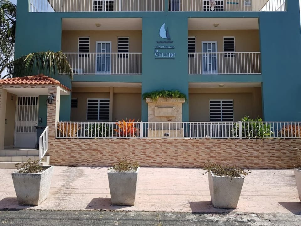This colorful, 1st-floor condo is in the El Velero building conveniently close to Boqueron Village
