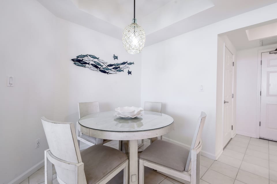 Silver Beach Towers East 1102 - Dining Area