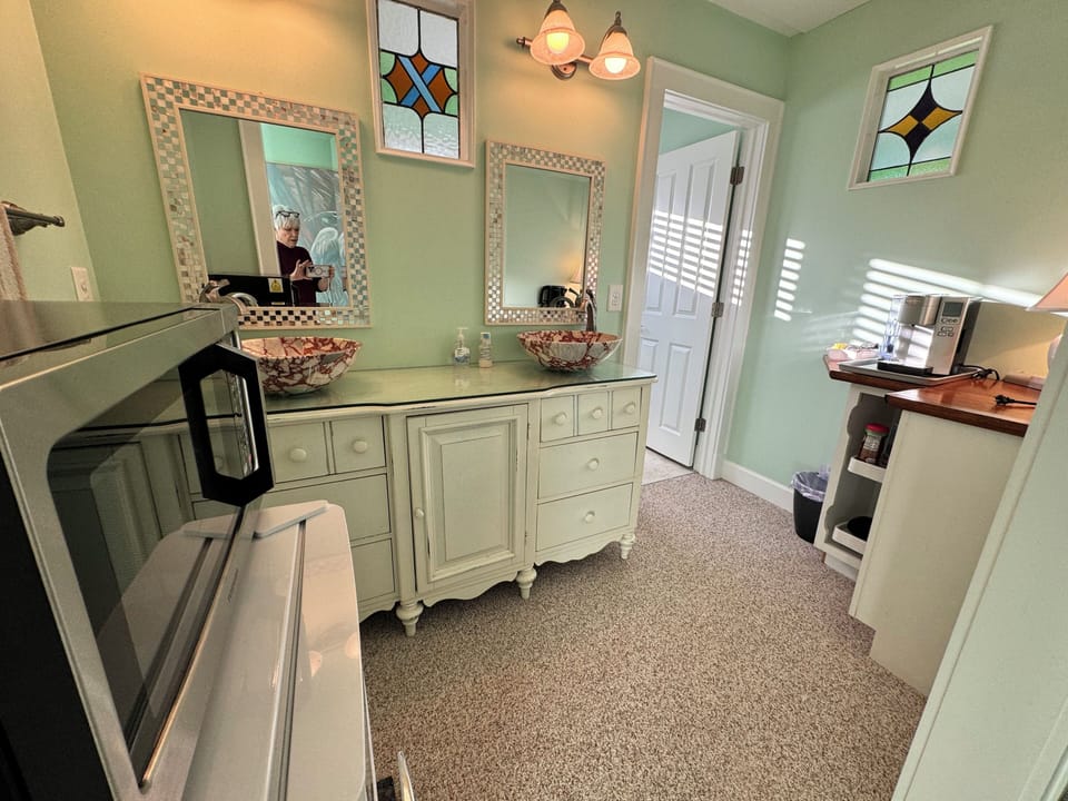 Guest Suite Bath entrance