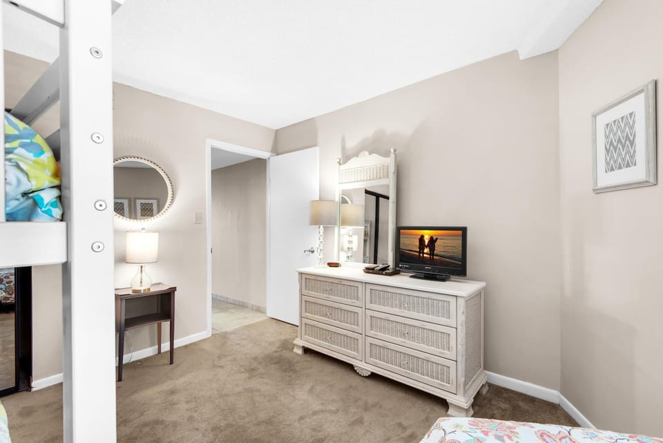 Condo, 1 King Bed with Sofa bed (Edgewater #303) | Interior