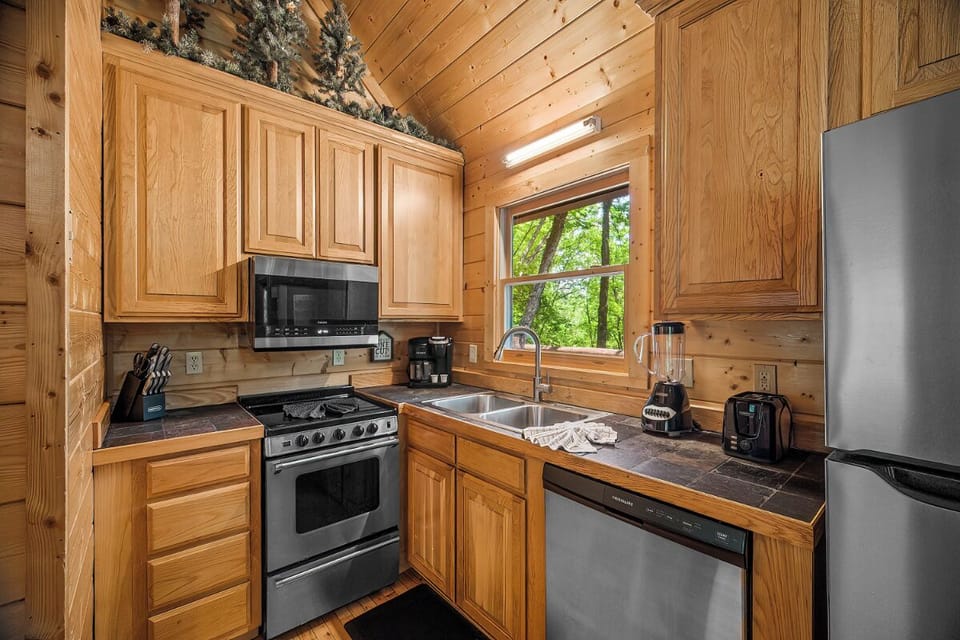 Whiskey Mountain's fully-equipped kitchen