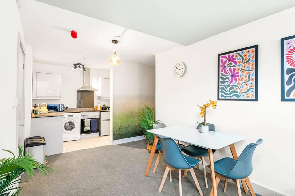 Basic Apartment | Dining room