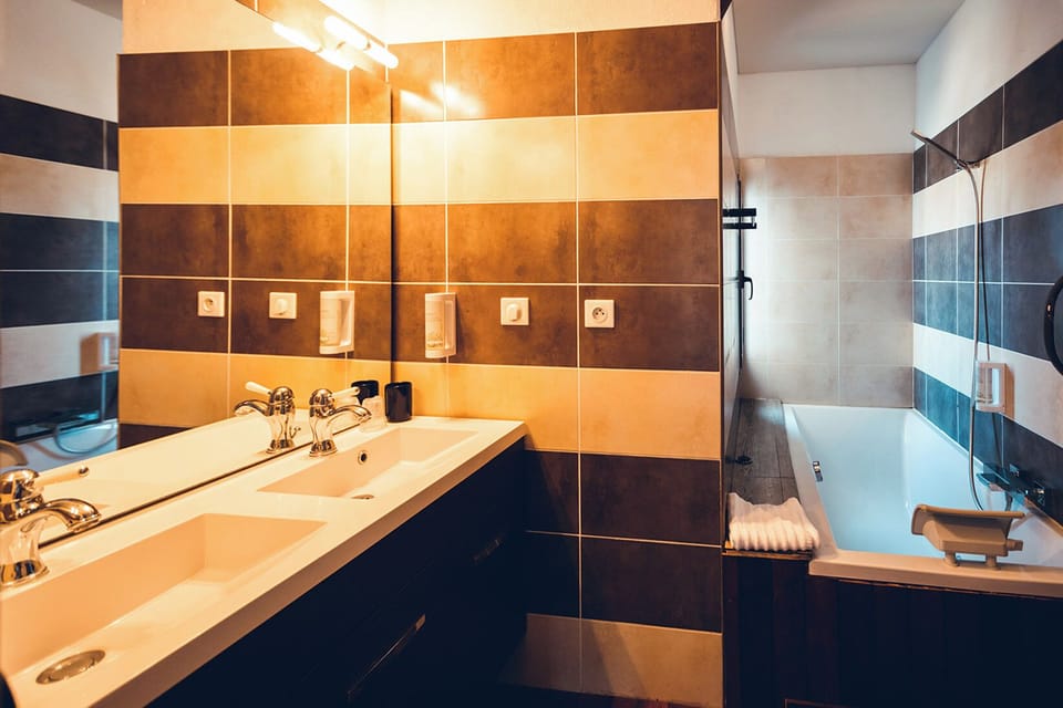 Deluxe Double Room, Sea View | Bathroom | Hair dryer