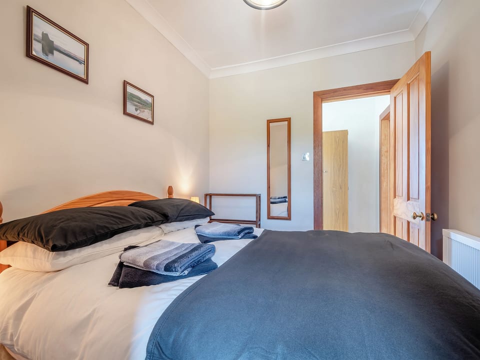 Double bedroom | Kilbride Cottage - Shannochie Cottages, Shannochie