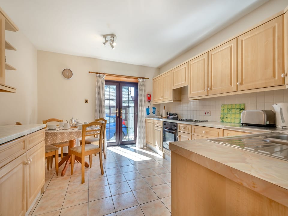 Kitchen/diner | Eryb Cottage - Shannochie Cottages, Shannochie
