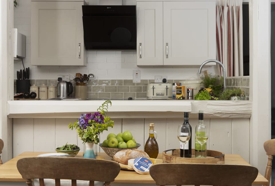 Roseland Cottage, Ground Floor: Gather around and enjoy meals with loved ones