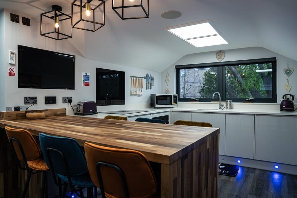 Apartment | Private kitchen | Fridge, microwave, oven, stovetop