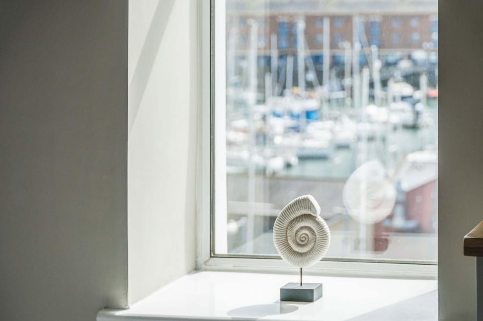 Harbour Heights - 2 Bed Apartment - Milford Haven (21877)