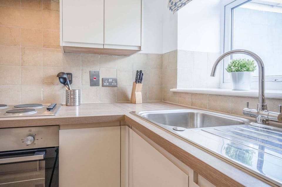 Harbour Heights - 2 Bed Apartment - Milford Haven (21884)
