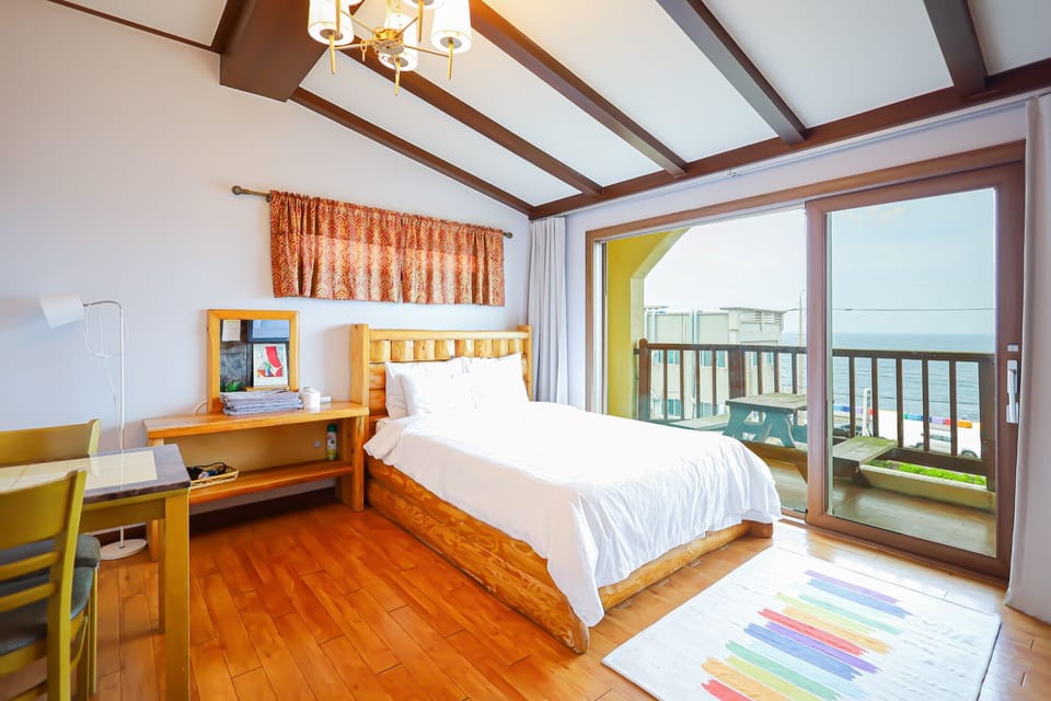 Standard Double Room | Free WiFi, bed sheets