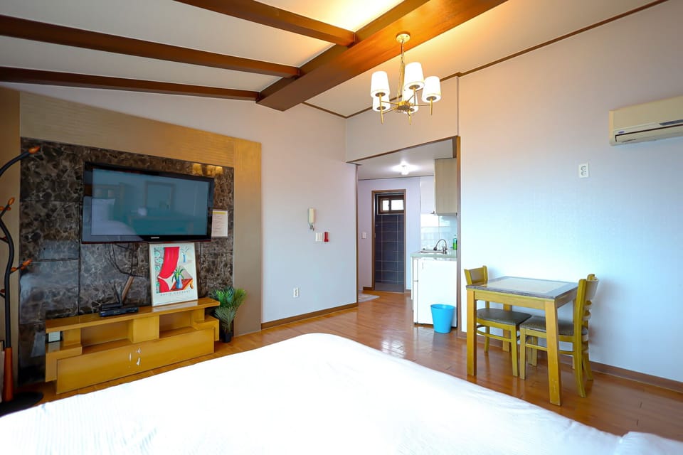 Standard Double Room | In-room dining