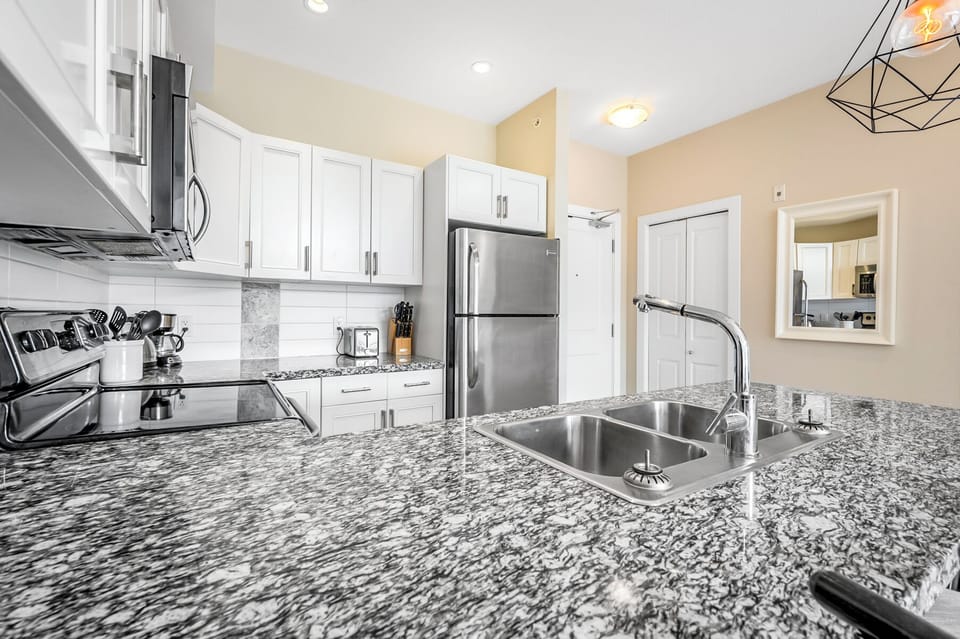 Comfort Condo, Lake View | Living area | Smart TV