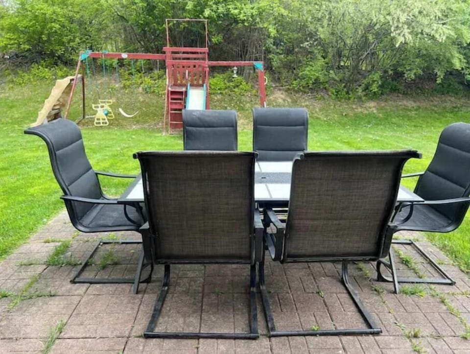 Back patio with 6-seat table, fire pit & gas grill