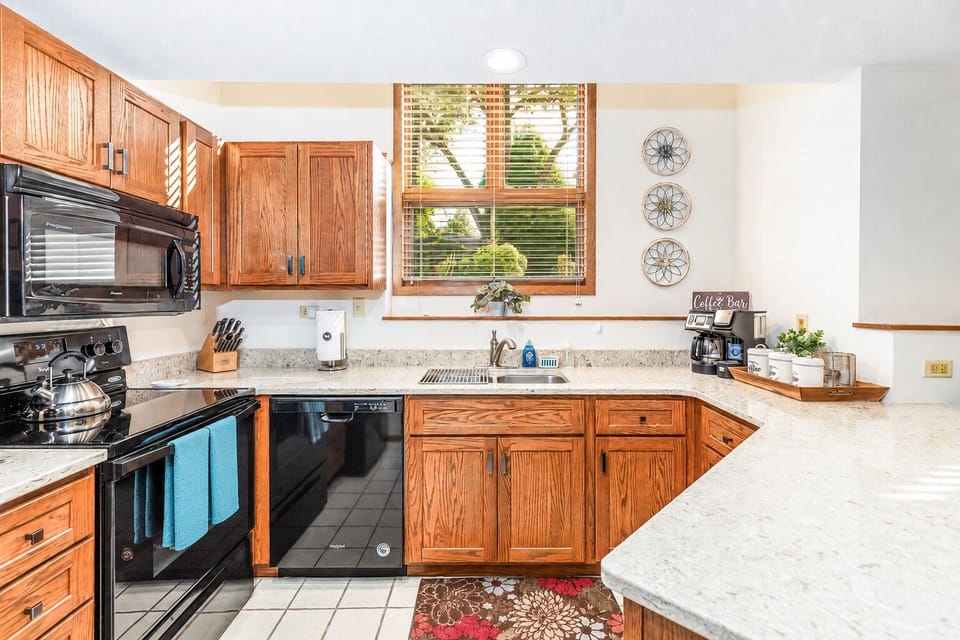 Fully equipped including slow cooker, griddle, portable ice maker